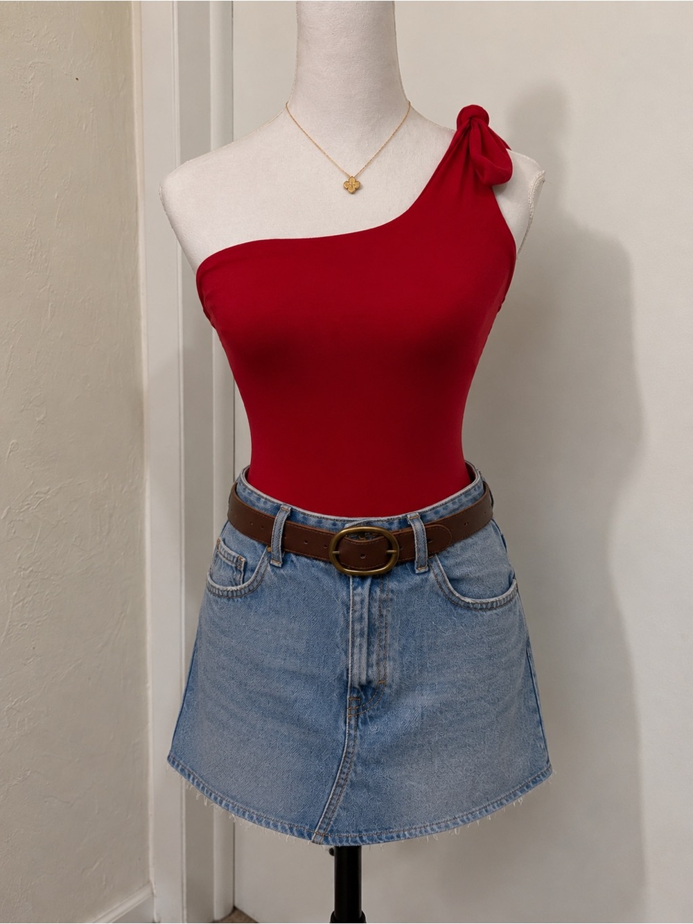 gaze Red One-Shoulder Knot Bodysuit